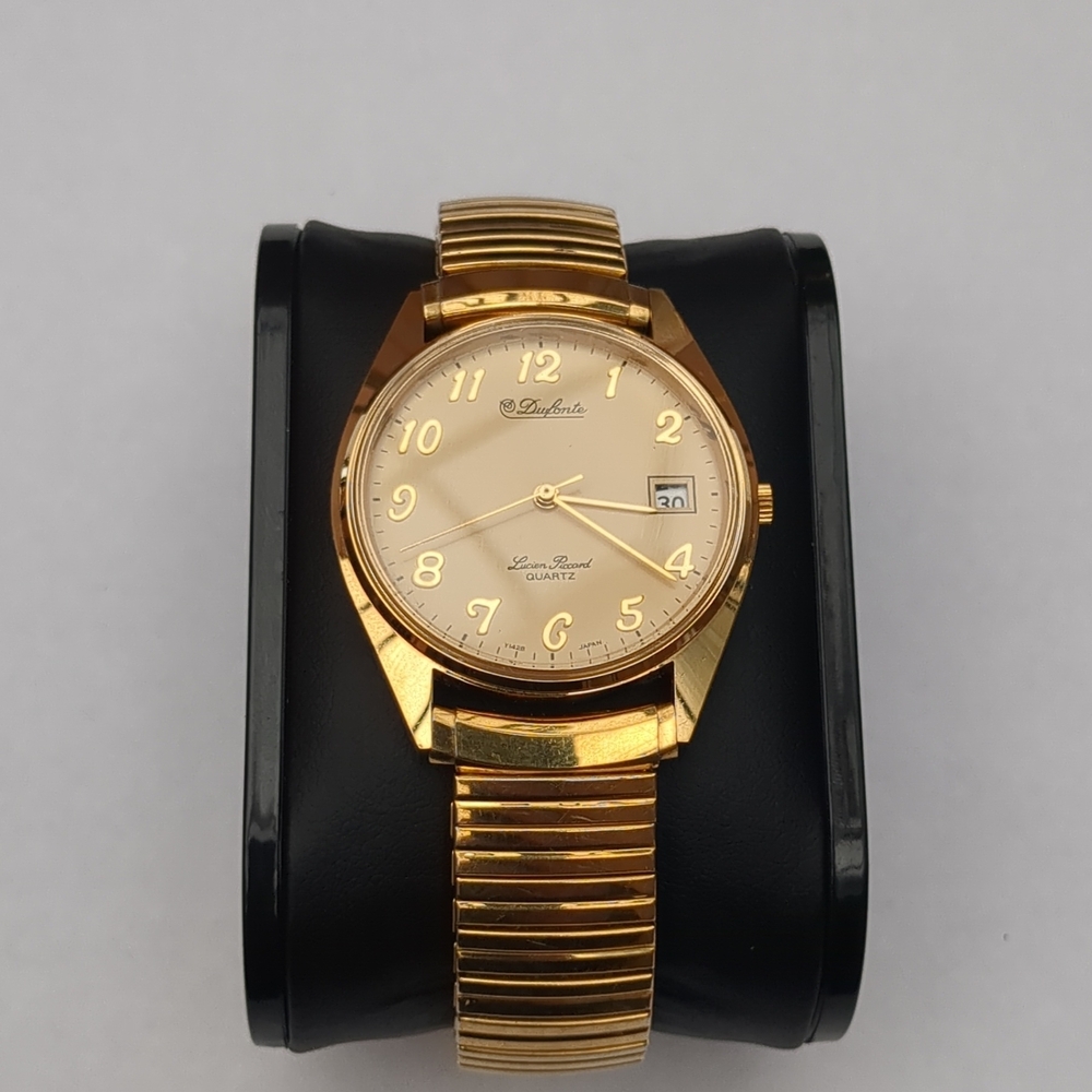 Elegant Gold Watch with Date Display